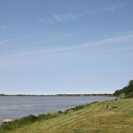 Hafennahe Ferienwohnung Mit Balkon Und Meerblick - Hafenhaeuser Wiek Wohnung 14 Wiek auf Rügen Exterior foto