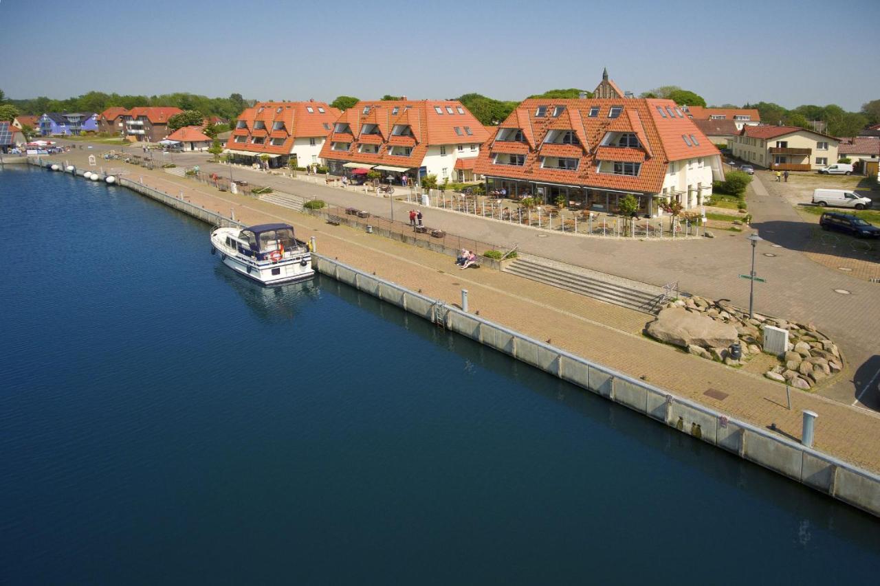 Hafennahe Ferienwohnung Mit Balkon Und Meerblick - Hafenhaeuser Wiek Wohnung 14 Wiek auf Rügen Exterior foto