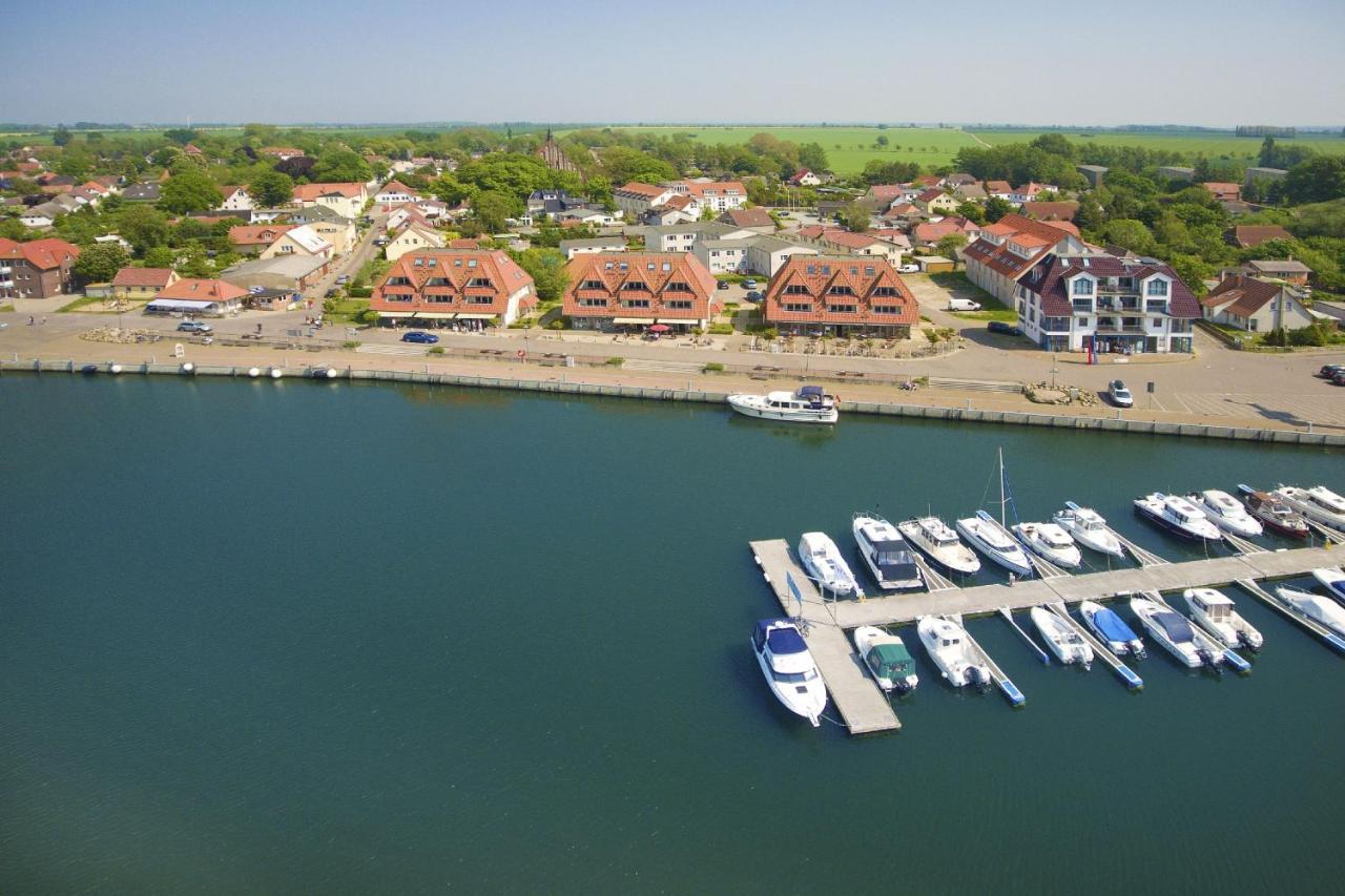 Hafennahe Ferienwohnung Mit Balkon Und Meerblick - Hafenhaeuser Wiek Wohnung 14 Wiek auf Rügen Exterior foto